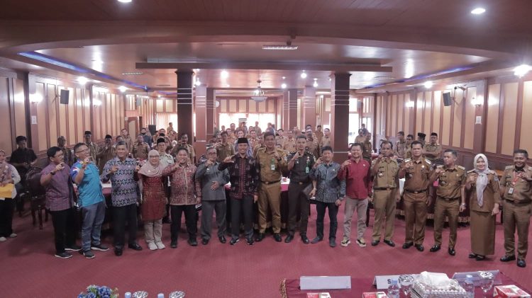 Ketua DPRD Provins Jambi Foto Bersama Sosialisasi Peraturan Komisi Informasi No 1 Tahun 2018 tentang Standar Layanan Informasi Publik (SLIP) Dok:Foto Humas DPRD Provinsi Jambi