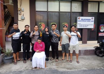 Tim Elang Opsnal Sat Reskrim Polres Merangin Bersama Pelaku Penggelapan Uang (Dok Ist)