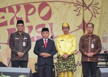 Gubernur Jambi Foto bersama Kepsek dan Kepala Opd Lingkup Prov. Jambi (Dok Foto:Kominfo Jambi)