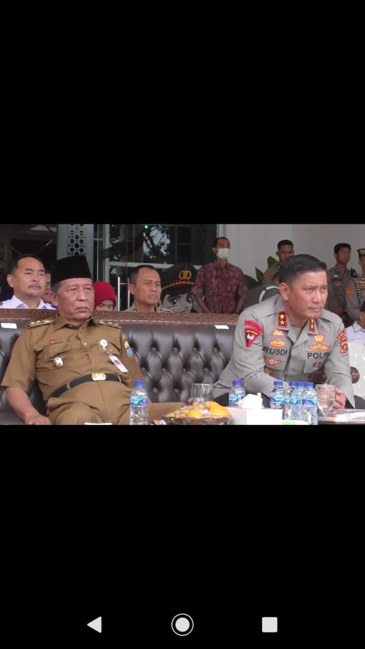 Tampak Kapolda Jambi dan Wagub Jambi sedang menyaksikan atraksi Satpam (Dok Foto:Rky RAMNews.id)