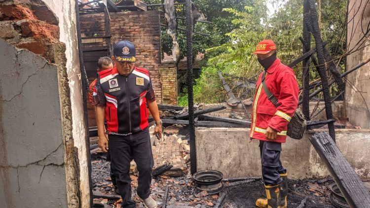 Kadis Damkar Mustari Cek lokasi Kebakaran (Dok Ist)