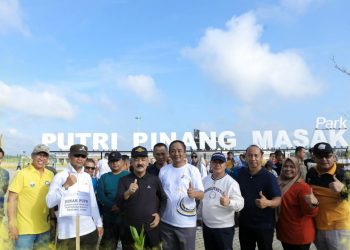 Kadis PUPR Provinsi Jambi Foto Bersama Staff PUPR Jambi (Dok Foto:Instgram @dinaspuprovinsijambi)