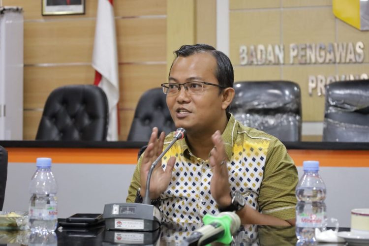 Anggota Bawaslu Provinsi Jambi yang juga Kordiv Pencegahan, Parmas dan Humas Fahrul Rozi, S.Sos., (Dok Foto:Humas Bawaslu Prov.Jambi)