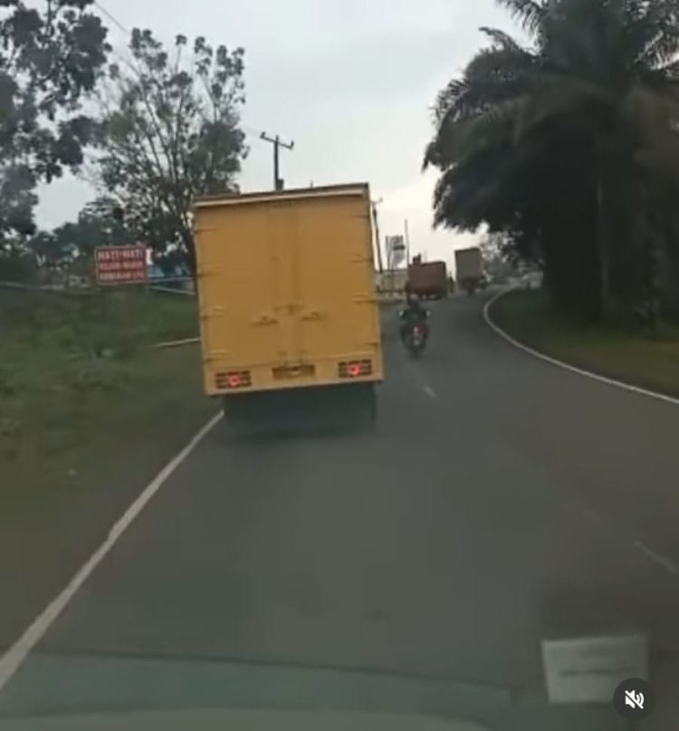 Tampak mobil isi batu bara (Dok Foto:Dok Ist)