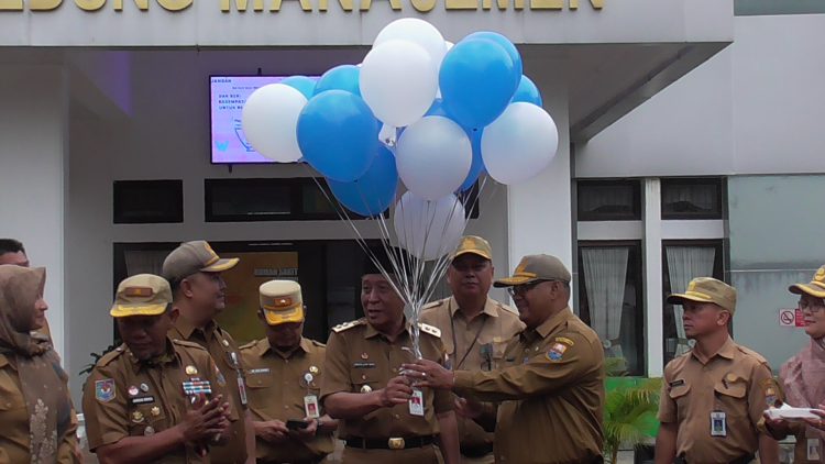 Wagub Jambi beserta Direktur RSJ Jambi melepas Balon Hut Rsj ke 40 Tahun (Dok foto:Chr Ramnews.id)