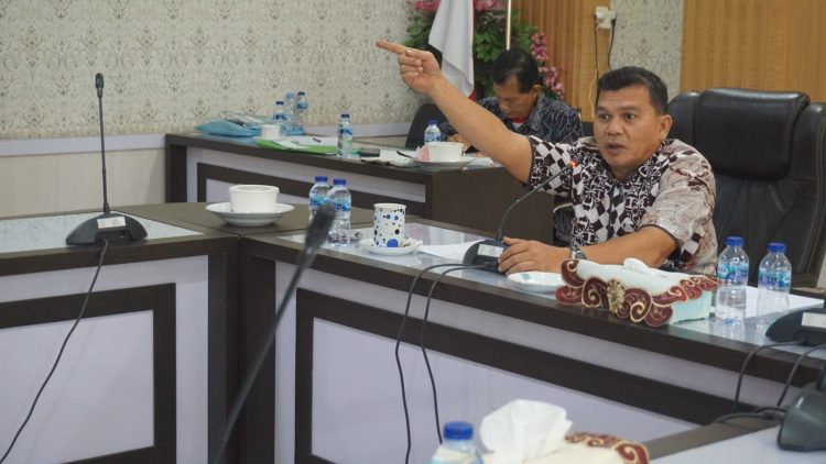 Ketua Komisi II Junedi Singarimbun Saat RDP (Do Foto :Humas DPRD Kota Jambi)