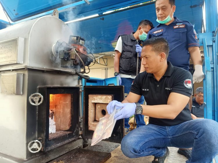 Barang bukti narkotika jenis ganja, sabu dan pil ekstasi dimusnahkan oleh Satresnarkoba Polresta Jambi. (Ndo Ramnews.id )