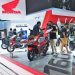 Para Pengunjung berbondong-bondong lihat Motor Honda AHM Di mall Jakarta (Dok Foto :Humas AHM )