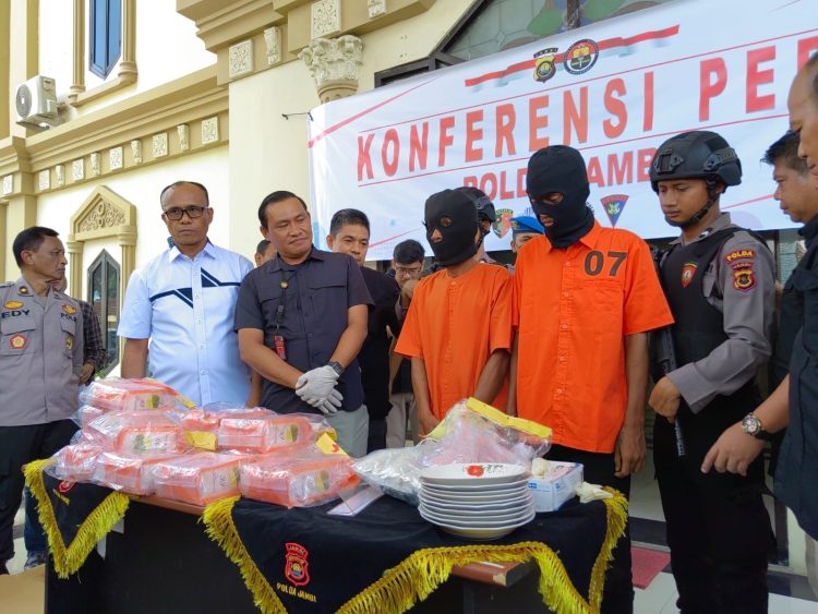 (Ditresnarkoba) Polda Jambi dan Pelaku Serta Barang bukti (Dok Foto:Ndo Ramnews.id