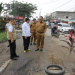 Anggota Komisi III DPRD Provinsi Jambi Ivan Wirata dan Fauzi Ansori tinjau kerusakan jalan Provinsi Jambi tepatnya di ruas jalan Dr Siwabessy, atau di wilayah Buluran Kota Jambi (Dok Foto:Hdn Humas DPRD Prov.Jambi)