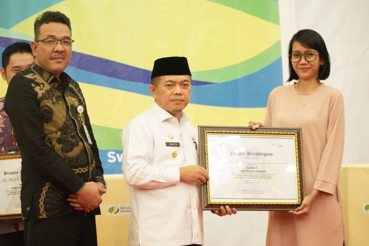 GUBERNUR JAMBI RAIH PENGANUGERAHAN PARITRANA AWARD TAHUN 2022 TINGKAT PROVINSI JAMBI (DOK FOTO:KOMIMFO JAMBI)