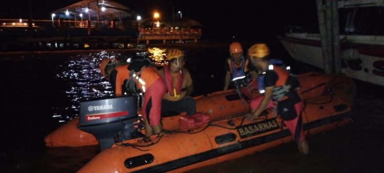 Tima Basarnas Langsung Melakukan Evakuasi Kecelakaan Kapal (Dok Foto:Humas Basarbas Jambi