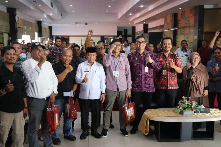 Gubernur Jambi Foto bersama Para Awak Media Provinsi Jambi (Dok Foto:Komimfo Jambi)