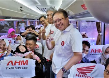 AHM_MBBH01&02: Jajaran manajemen AHM, Kementerian Perhubungan RI, dan Kepolisian Resort Metro Jakarta Utara melepas bus Mudik Bareng Honda 2023 (Dok foto:Humas AHM)