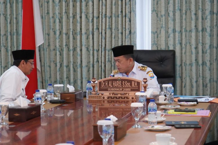 Gubernur Jambi Bersama PLH Staf Ahli Provin Jambi Berbincang Rakor Siaga Karhutlah (Dok foto:Komimfo Jambi)