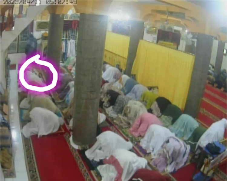 Aksi Pencuri Kotak Amal Terekam CCTV (Dok Foto:Agt Ramnews.id)