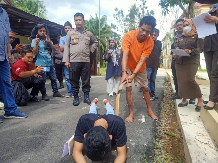 Tampak Pelaku melakukan peraga Rekonstruksi Pembunuhan (Dok Foto:Rfo ramnews.id)