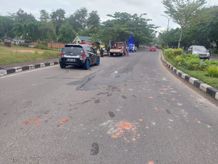 Tampak Mobil yang numbur penyapu jalanan (Dok Foto:RFo Ramnews.id)