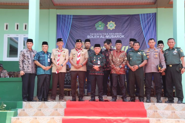 Gubernur Jambi Bersama Pejabat Tanjab Bar foto Bersama (Dok Foto:Komimfo Jambi)