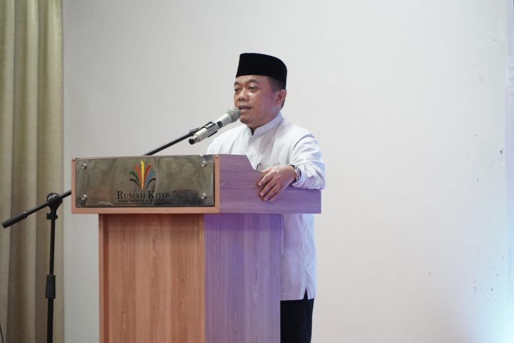 Gubernur Jambi Memberi sambutan di acara alumni STIA-LAN (Dok Foto: Komimfo Jambi)