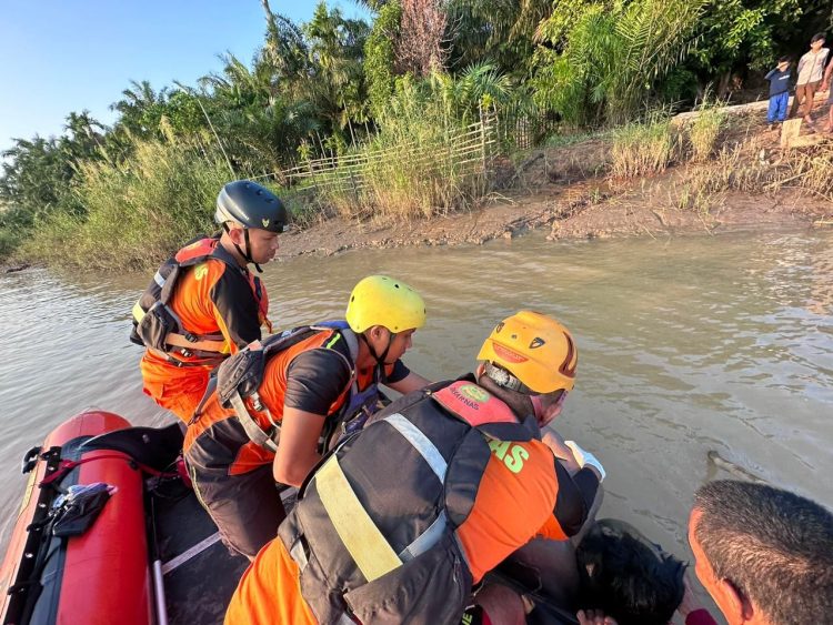 Tim Basarnas Jambi Evakuasi Jenazah korban Tenggelam di Sungai Batanghari (Dok foto:Humas Basarnas Jambi)