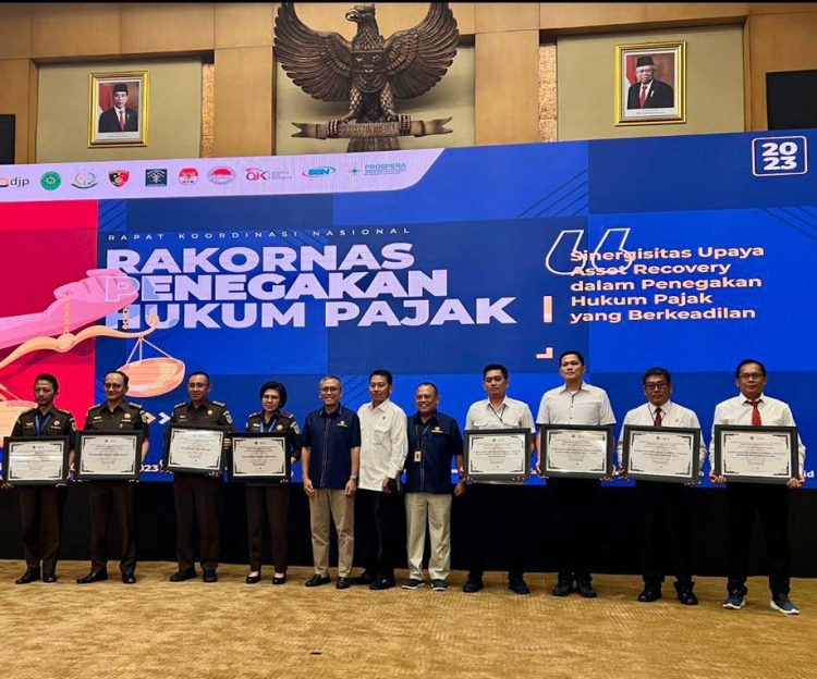 Dirreskrimsus Polda Jambi Kombes Pol. Christian Tory, di Kantor Pusat Direktorat Jenderal Pajak Kementerian Keuangan RI Foto Bersama (Dok Foto:Humas Polda Jambi)