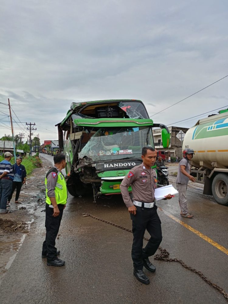 Satlantas Polresta Kota Jambi Cek TKP Lakalantas (Dok Foto:Ndo)