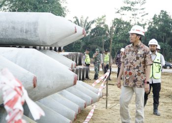 Edi Purwanto turun ke lokasi pembangunan Proyek Tol Jambi-Betung (Dok Foto:Humas DPRD Jambi)