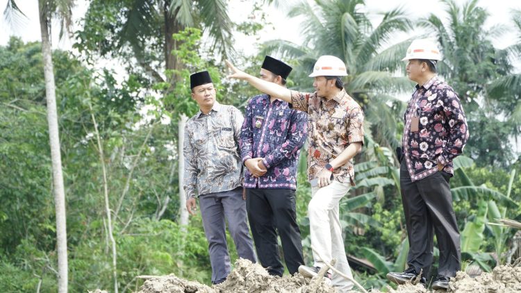 Ketua DPRD Prov Jambi Cek Jalan Tol Jambi-Betung yang ditargetkan pada Desember 2024 (Dok Foto:Humas Dprd Jambi)