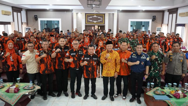 Gubernur Jambi Foto Bersama Dengan Sekjen PP Pusat serta jajaran (Dok foto:Kominfo Jambi)