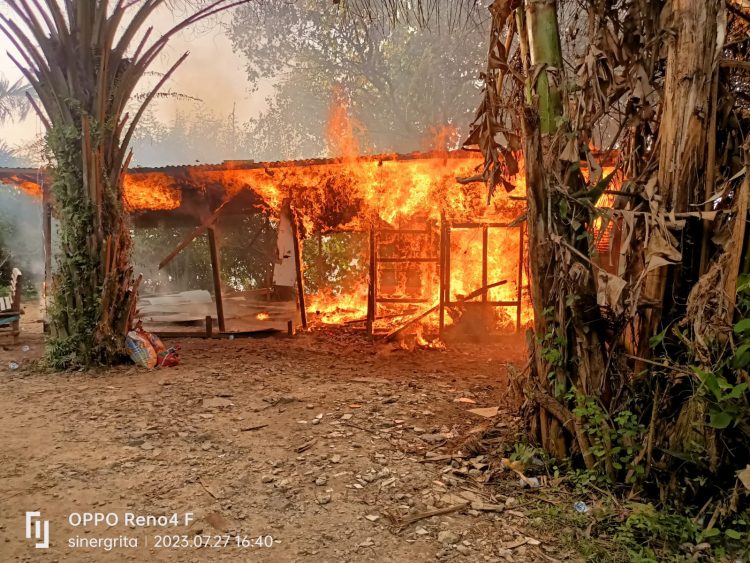 Tempat pondok Narkoba dibakar kepolisan (dok Foto:Rfo)