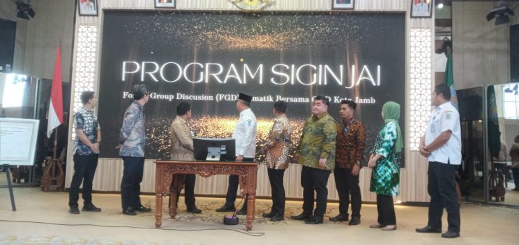 Walikota Jambi bersama direktur BEai dan kepala OJk meresmikan Progaram Siginjai (Dok Foto:*/red)