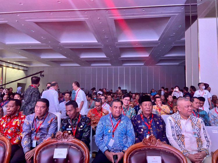 Wagub Sani Bersama para Pejabat Se Provinsi Jambi Menghadiri Temu Bisnis Tahap VI Indonesia Catalogue Expo and Forum (ICEF) (Dok Foto :Kominfo Jambi)