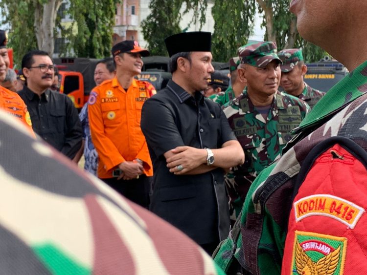 Edi Purwanto Bersama TNI mengecdk Pasukan Karhutlah (Dok Foto:Humas DPRD Jambi)