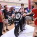 SPG Honda menerangkan produk motor Scoopy (Dok Foto:Humas Ajeng )