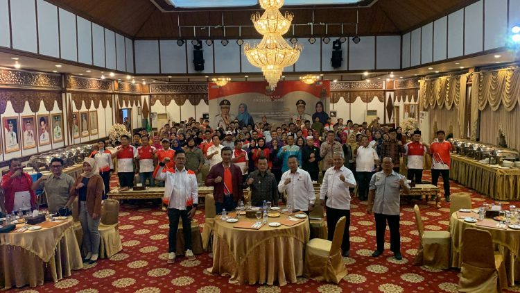 Foto Bersama Edi Purwanto dan GubernurJambi serta pengurus Kormi (Dok Foto:Humas DPRD Jambi)