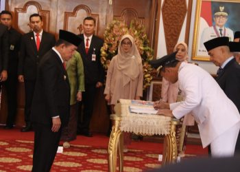 Gubernur Jambi Menyasikan Penanda Tanganan PJ.Bupati Kerinci (Dok Foto:Kominfo Jambi)