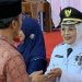 Ketua DPRD Jambi Edi Purwanto Menyalami Pj.Walikota Jambi Sri Purwaningsih (Dok Foto:Humas Sekrerariat DPRD Jambi )