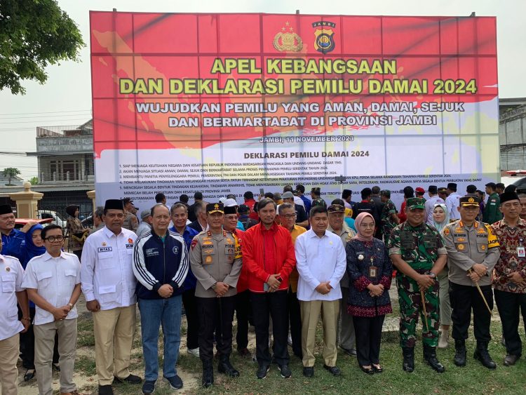 Ketua DPRD Edi Purwanto Bersama Jajaran Partai dan Kapolda Jambi Foto Bersama(Dok Foto:Sekretariat DPRD Prov. JAMBI)