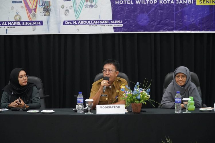 Kepala Bidang Informasi Publik dan Statistik, Sabri Yanto, S.H., M.H Memberi Sambutan (Dok Foto:Diskominfo Provinsi Jambi)