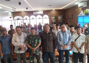 Foto Bersama Kemas Al Farabi (Dok Foto:Humas DPRD Jambi)