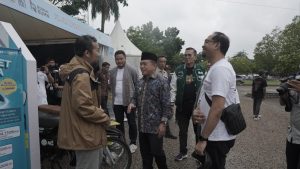 Gubernur Jambi Bersama BUMN dan Kadis Kominfo Mampir Stand UMKM (Dok Foto:Chr)