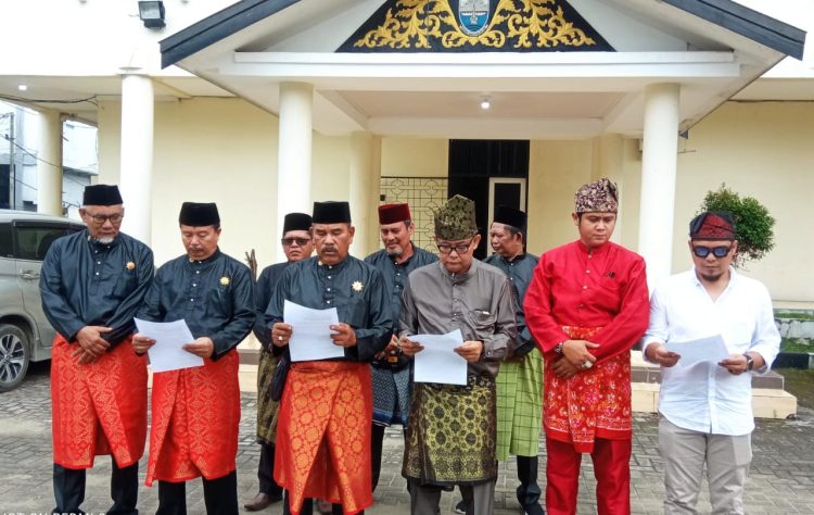 Wakil Sekretaris Debalang beserta Persatuan Raden Melayu Membawa Peryataan Sikap (Dok Foto:Rfo)