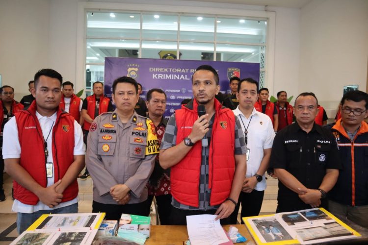 Dirreskrimum Polda Jambi, Kombes Pol Andri Ananta saat konferensi pers di Lobby Utama Mapolda Jambi (Dok Foto:Chr)