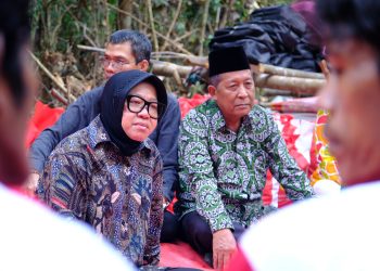 Wagub Jambi Sani Bersama Kemensos Risma kunjungan SAD (dokfoto:Kominfo Jambi)