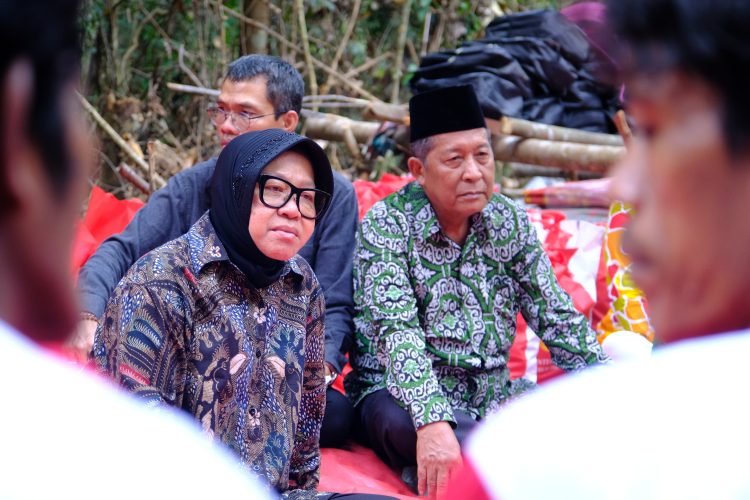 Wagub Jambi Sani Bersama Kemensos Risma kunjungan SAD (dokfoto:Kominfo Jambi)