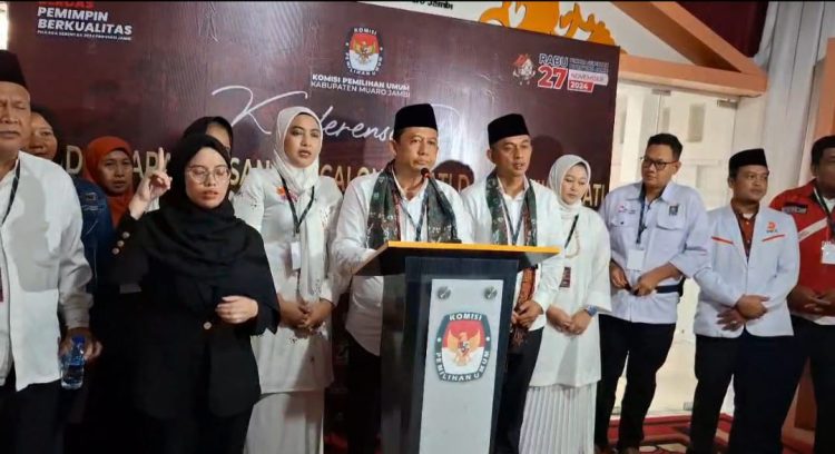 Pasangan BBs dna Jun Mahir Beserta Istri Saat Confrensi Pers (Dok foto:Pdl)