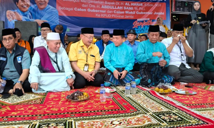 Cagub sedang mengobrol bersama Cek endra Ketua DPD Golkar Provinsi Jambi (Dok Foto:*/red)