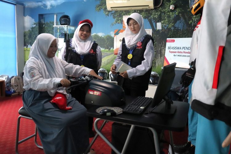 duta Safety Riding SMK Mitra Industri MM2100 Cikarang yang telah mendapatkan pelatihan dari Astra Honda License Instructor (AHLI) (Dok Foto:Humas AHM)