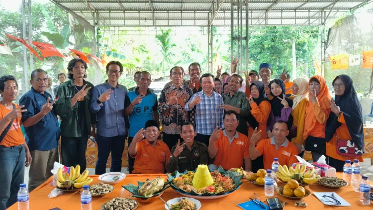 Al Haris foto bersama  Peringati Hari Tani Nasional Bersama SPI Jambi (Dok Foto:*)